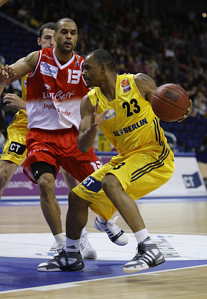 亚队的内线 亚队的内线